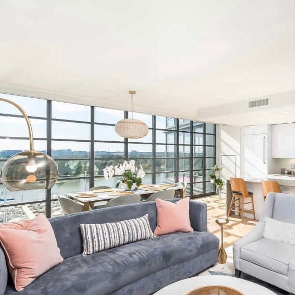 Meet your Posher, Nia